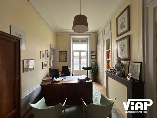 Bureau 95 m²