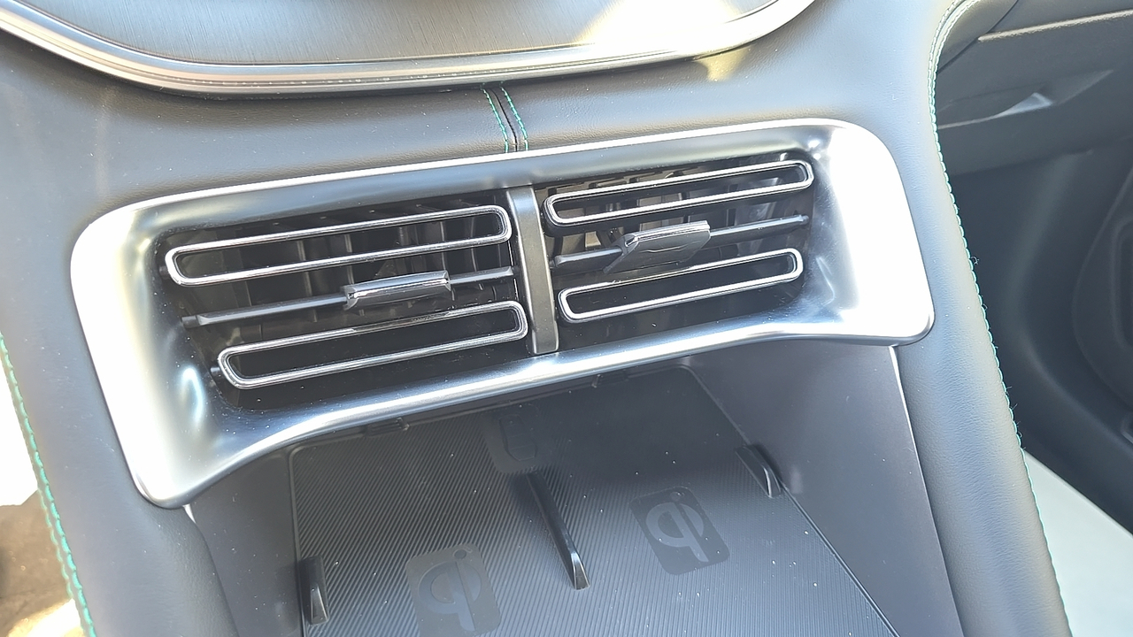 BYD Seal U 1.5l DM-i 324 ch AWD PHEV — photo 13