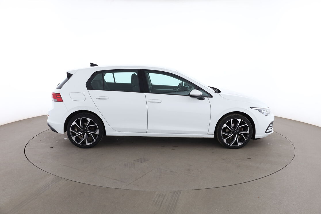 Volkswagen Golf VIII 2.0 TDI SCR DSG7 — photo 6