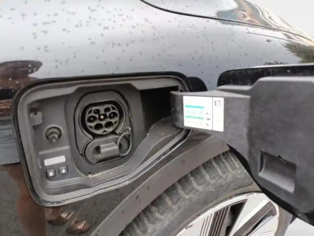 Renault Megane e-tech electric ev60 130ch evolution er super charge -b — photo 10