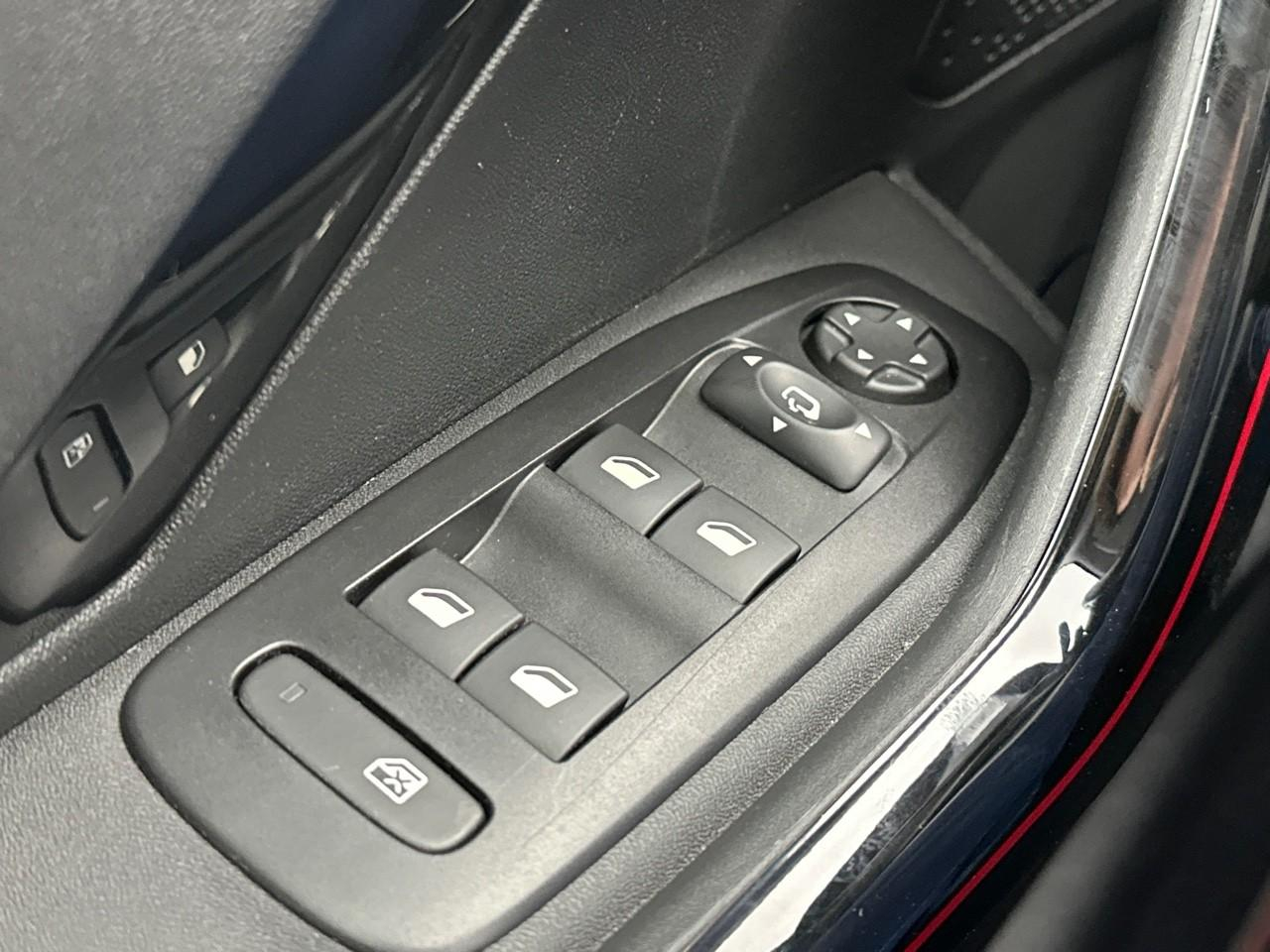 Peugeot 2008 puretech 130ch s&s bvm6 gt line — photo 15