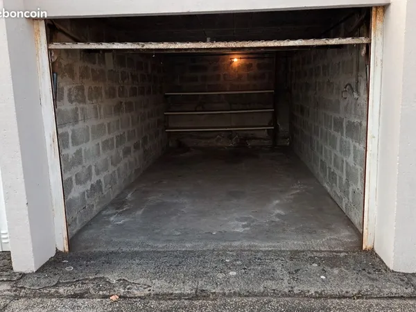 Garage / box fermé 12 m² à louer - Mérignac - Résidence sécurisée
