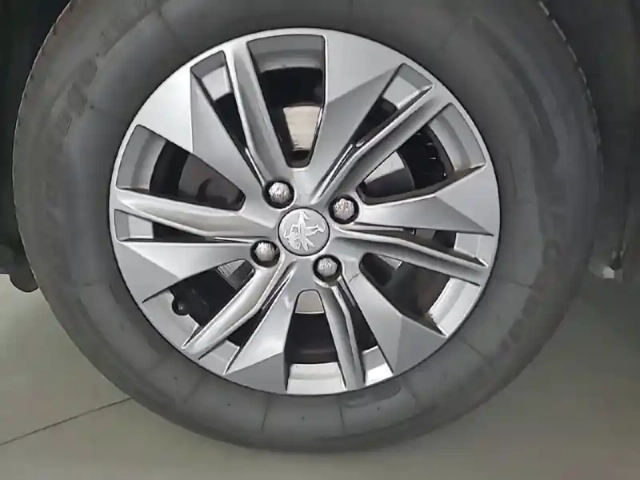 Peugeot 2008 puretech 130 s&amp;s eat8 — photo 34