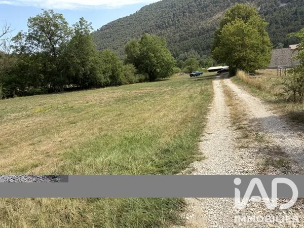 Terrain 1586 m²