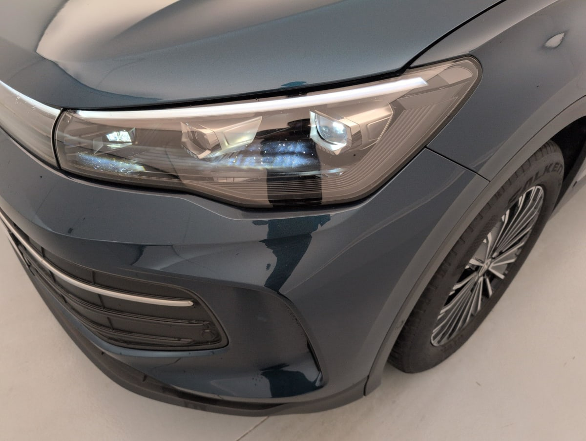 Volkswagen Tiguan — photo 20