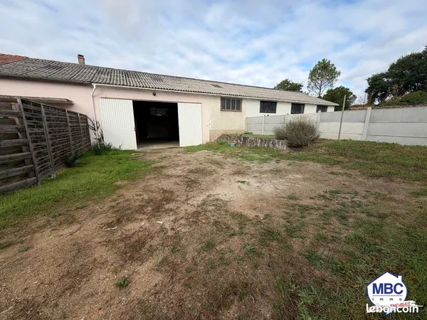 Local commercial 112 m² MAUGES-SUR-LOIRE