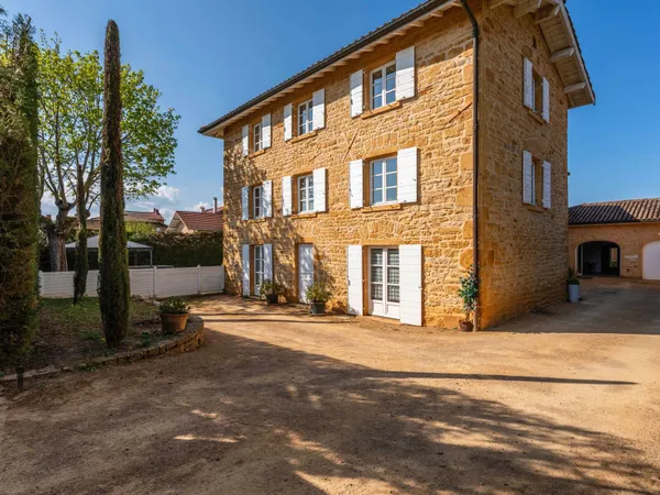 Maison 7 pièces 350 m²