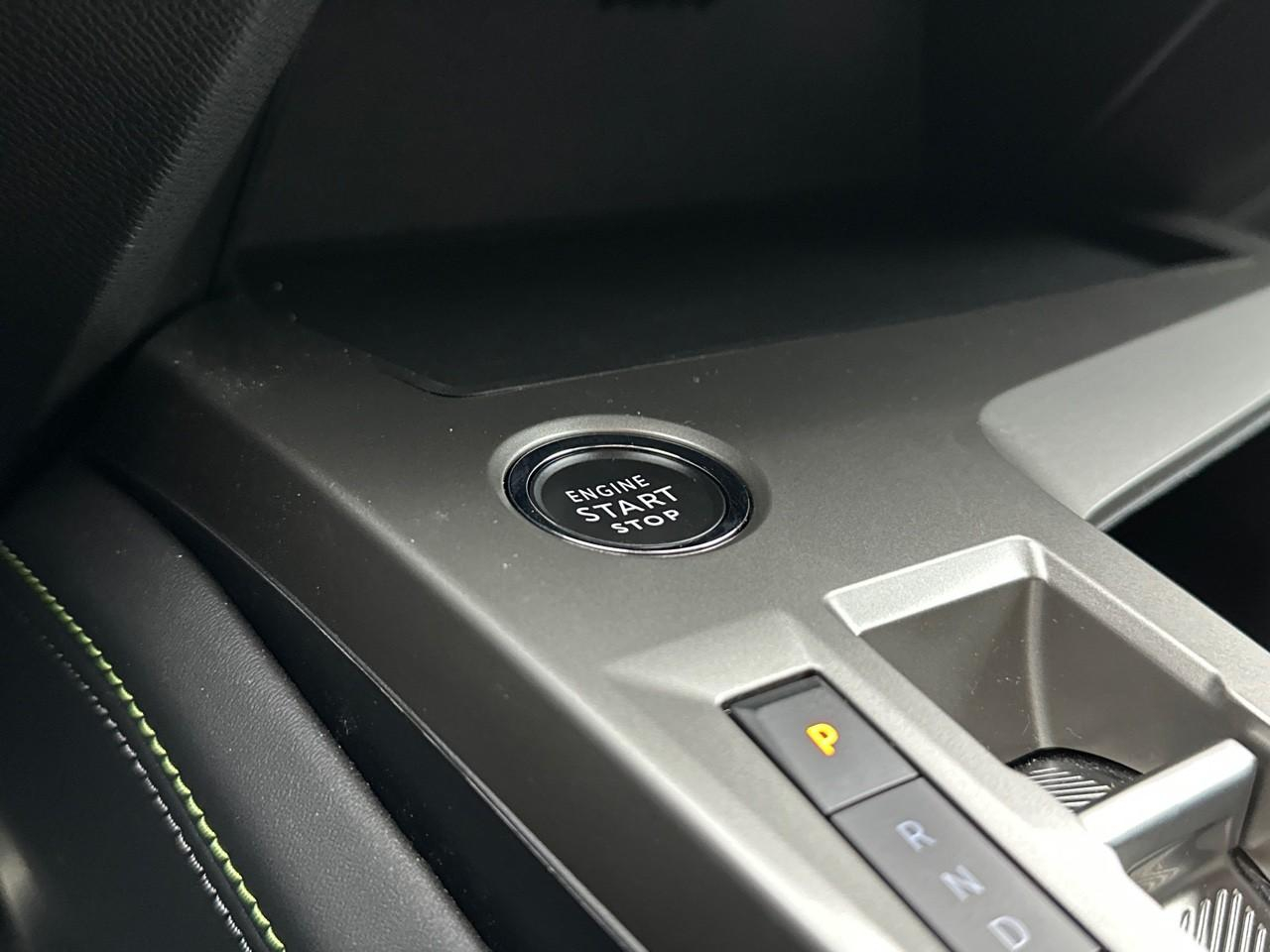 Peugeot 408 hybrid 145 e-dcs6 gt — photo 27
