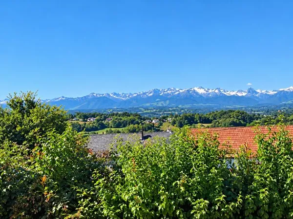 Villa contemporaine avec vue exceptionnelle sur les Pyrénées