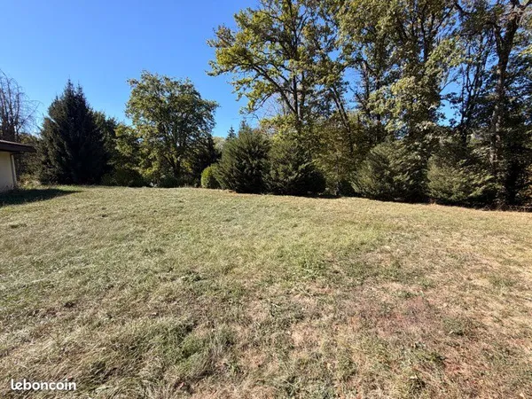 Annecy-le-Vieux — Votre maison au vert, avec un accès direct au Fier Terrain d'environ 1 600 m² • 39