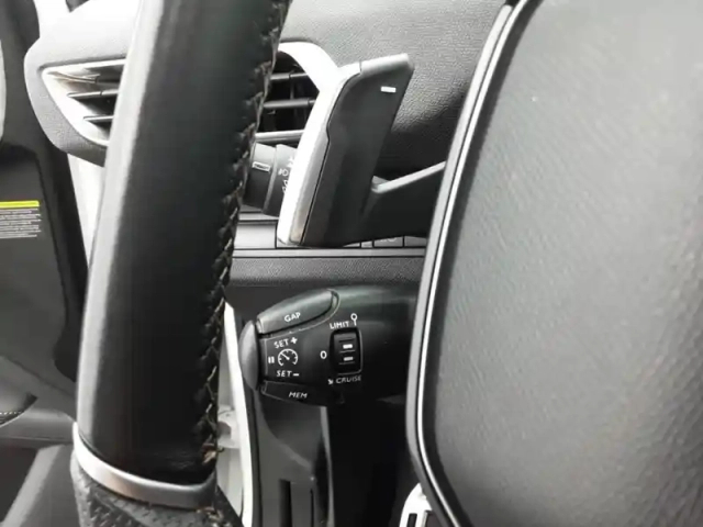 Peugeot 3008 hybrid4 300 e-eat8 — photo 24