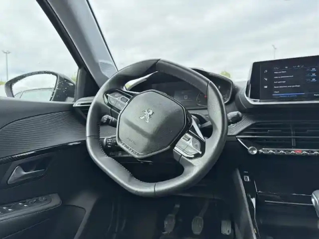 Peugeot 208 puretech 100 s&amp;s bvm6 — photo 9