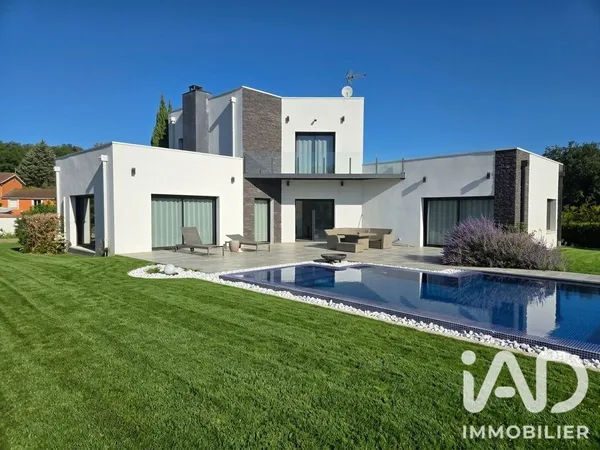 Villa 5 pièces 218 m²