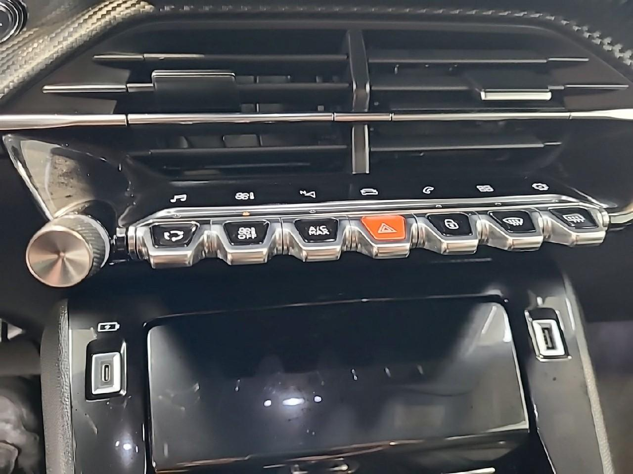Peugeot 2008 puretech 130 s&s eat8 gt — photo 19