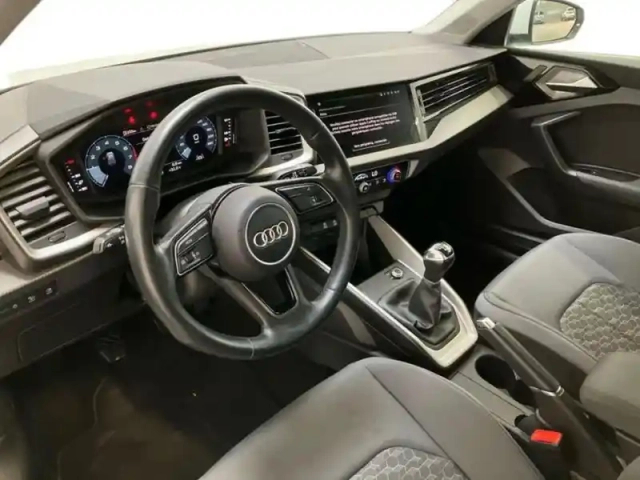 Audi A1 25 tfsi 95 ch bvm5 advanced — photo 9