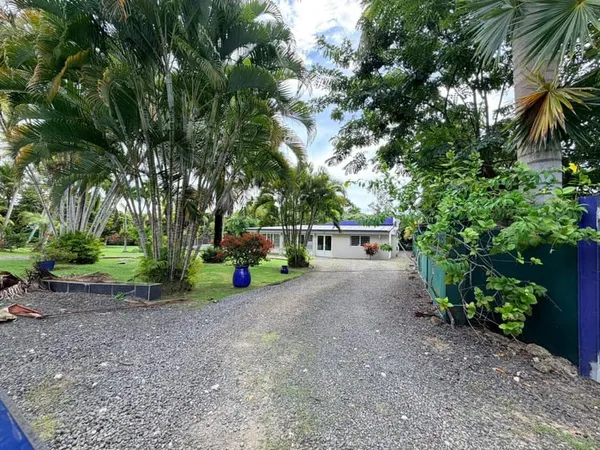 À LOUER VILLA MEUBLÉE AVEC PISCINE À BAIE-MAHAULT
