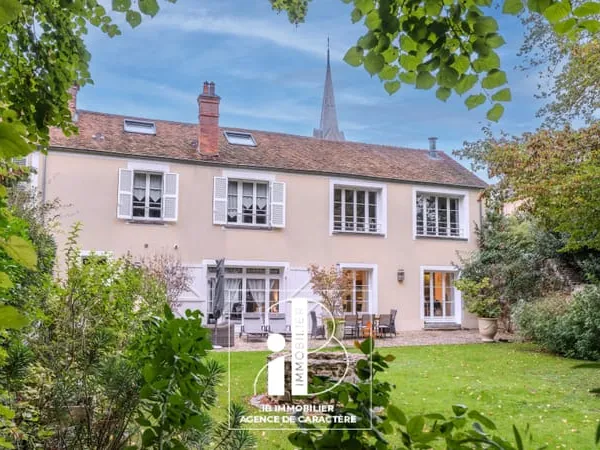 VULAINES - Propriété de caractère 291 m² avec maison d'amis. Sur 1.030 m² de jardin.