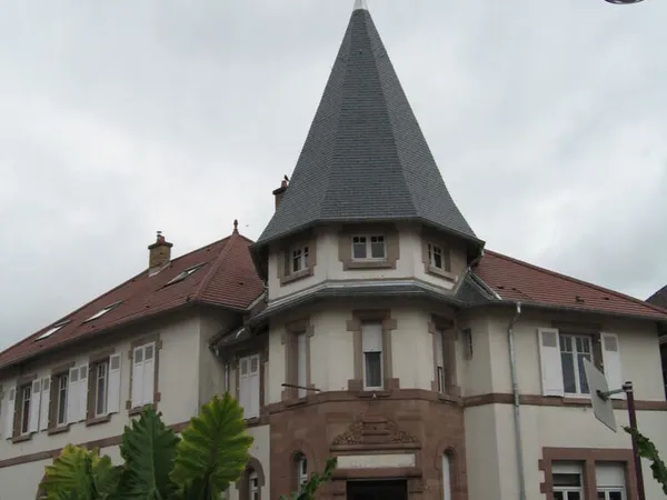 Bel immeuble de style bourgeois, très bon rapport locatif...