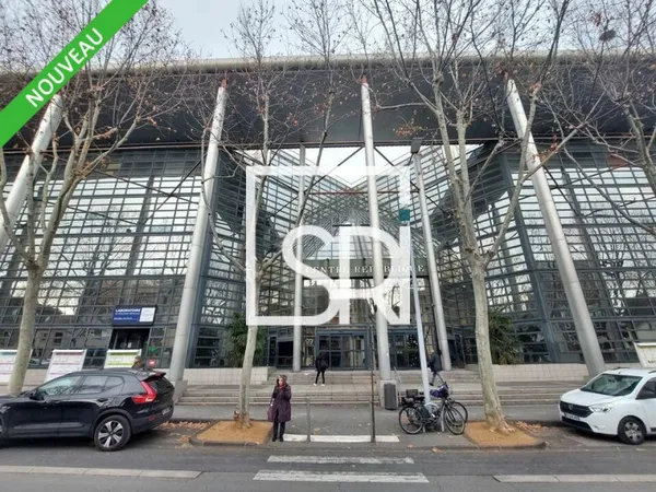 Local professionnel 148 m²