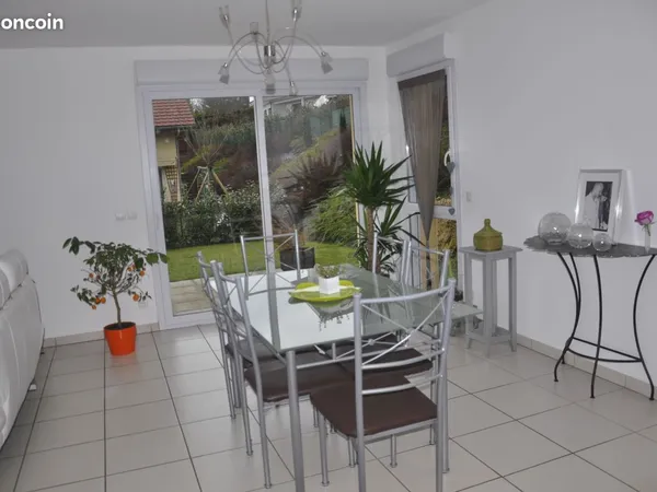 Maison-appartement T4 en duplex avec jardin et garage
