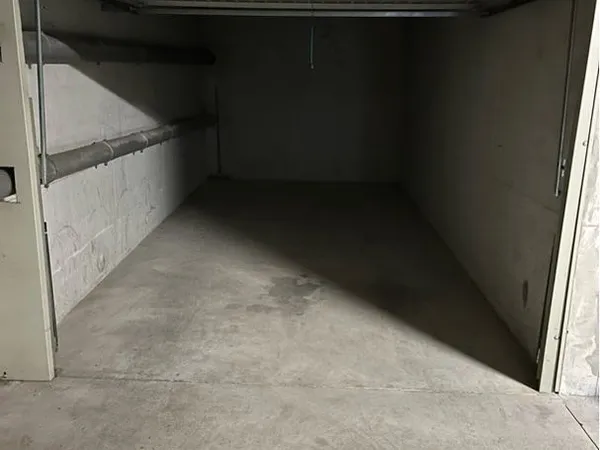 Garage fermé sous sol défensions
