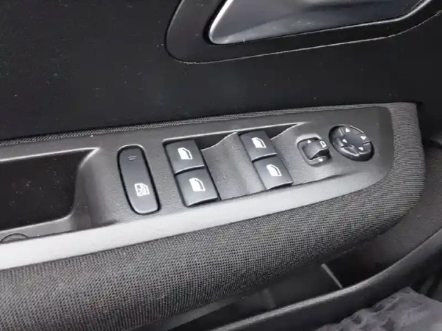 Peugeot 208 puretech 75 s&amp;s bvm5 — photo 18