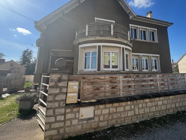 APPARTEMENT T4 dans maison - AUXONNE