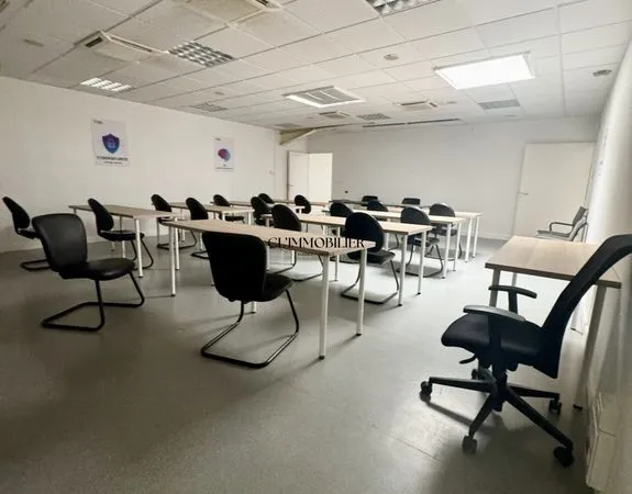 Bureaux 10 pièces 640 m²