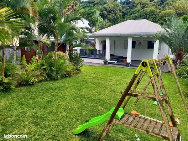 Maison T4 de 120 m² avec dépendances sur un beau terrain arboré de 833 m² - Saint-André / Route de S