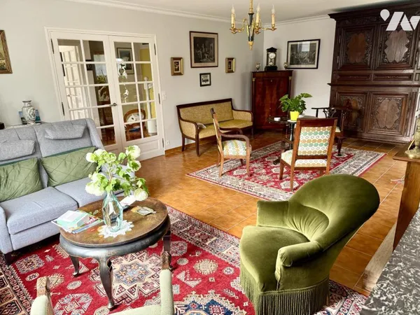 Vends maison - 203 m² - 7 pièces, 5 chambres - Larmor-Plage 56260
