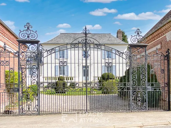 Maison de maître du XIXe siècle avec dépendances et jardin intimiste à proximité d'Amiens