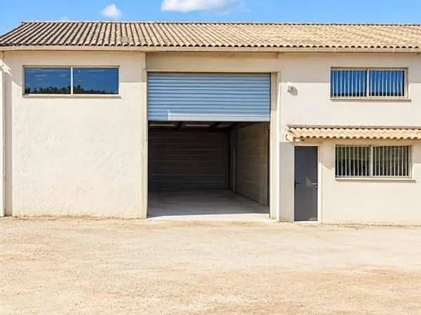 Entrepôt 278 m²