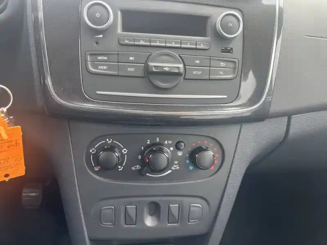 Dacia Sandero sce 75 — photo 28