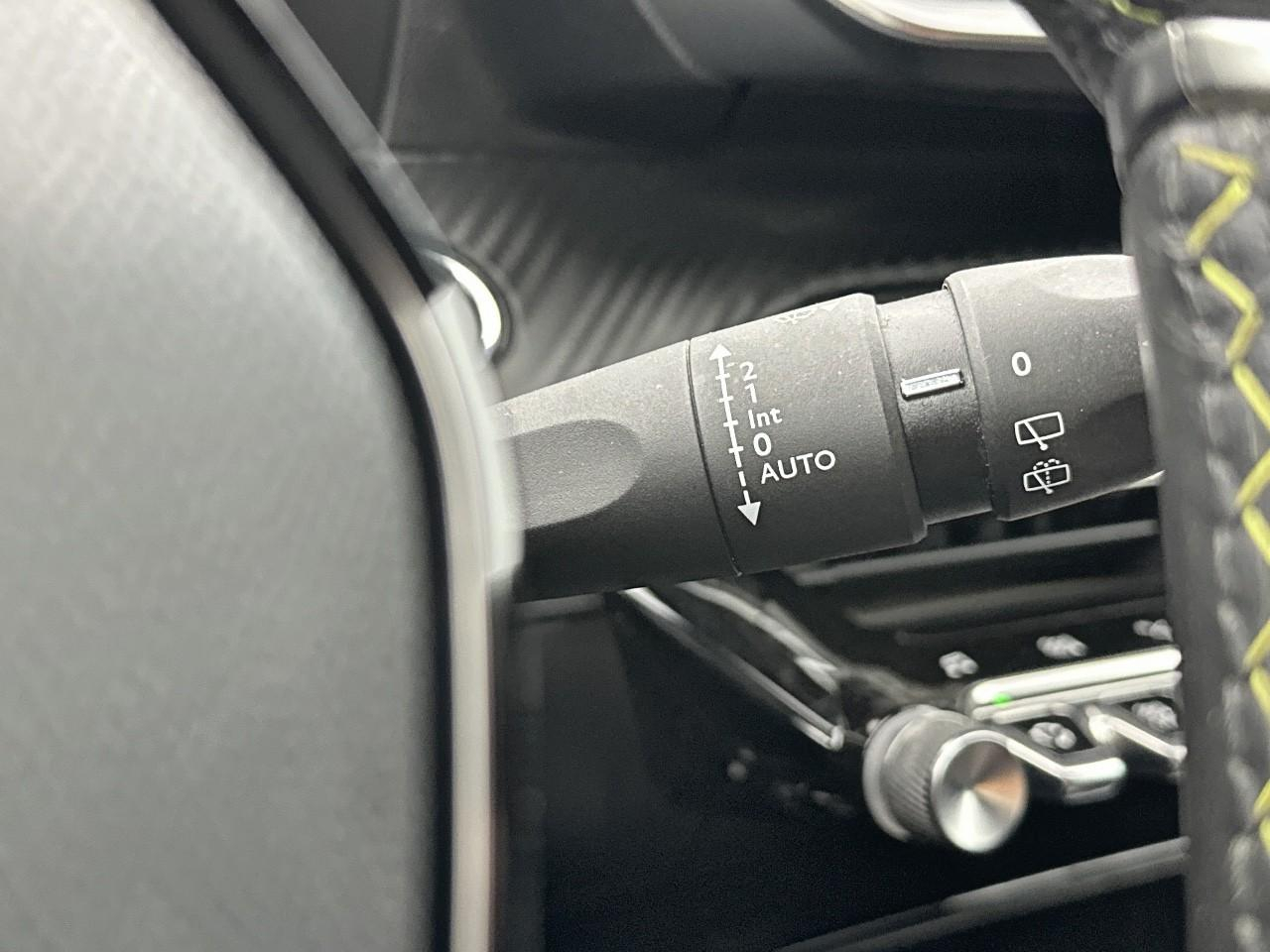 Peugeot 2008 electrique 136 ch gt pack — photo 18