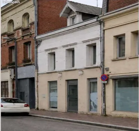 Immeuble de bureaux 3 niveaux Saint-Quentin centre (02) à louer