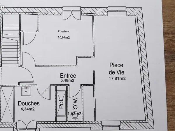 T2 meublé de 40m2 + grande cave de 30m2 à la Baconnière(centre bourg)