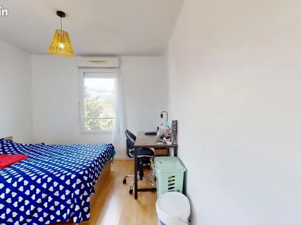 Chambre 5 pièces 76 m²