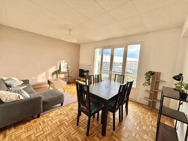 Appartement 1 pièce 77 m²
