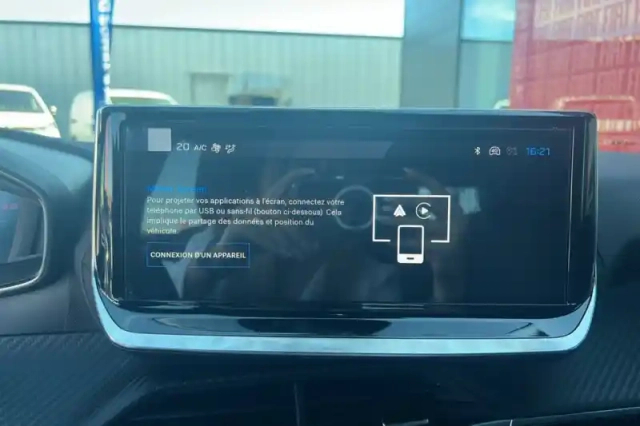 Peugeot 2008 hybrid 145 e-dcs6 — photo 16