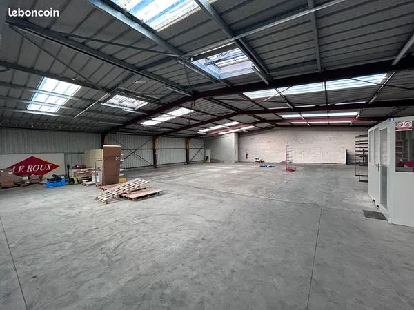 Local 560 m² PONT L ABBE