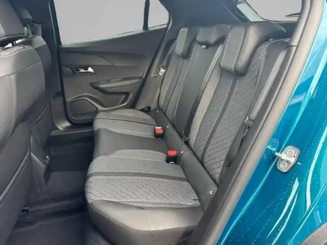 Peugeot 2008 hybrid 145 e-dcs6 — photo 32