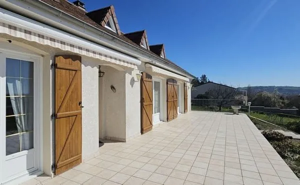 Maison de plain - pied avec sous -sol complet - terrasse