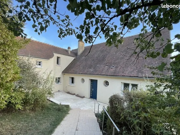Maison spacieuse de 8 pièces principales sur sous-sol