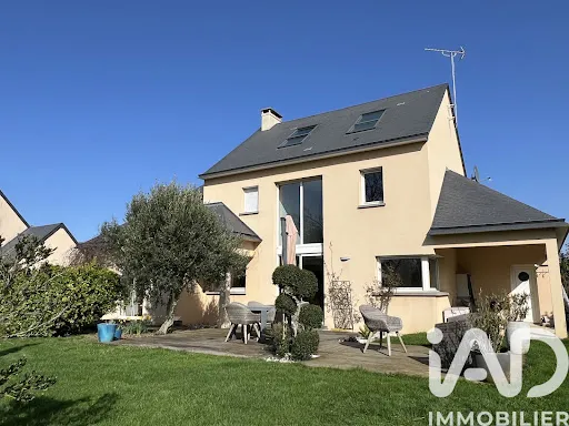 Maison 8 pièces 198 m²