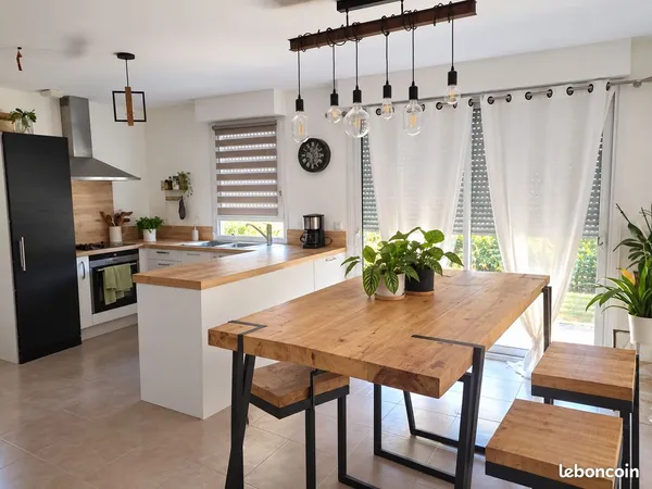 Maison T5 de plain-pied - 103 m² - 4 chambres - jardin 1 500 m² - Meyrargues