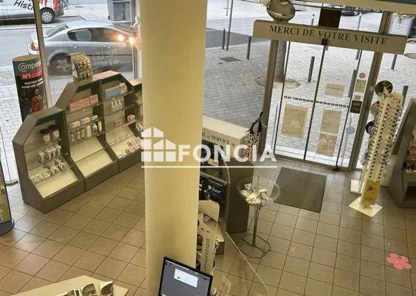Local commercial 174 m²