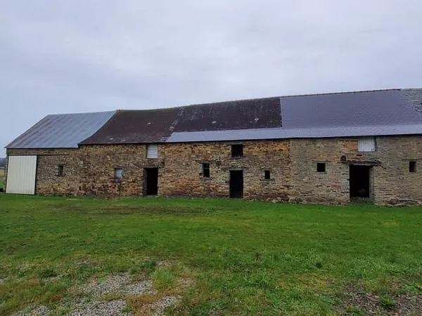 A VENDRE - Longère à rénover 160m2 au sol - 2700m2 de terrain
