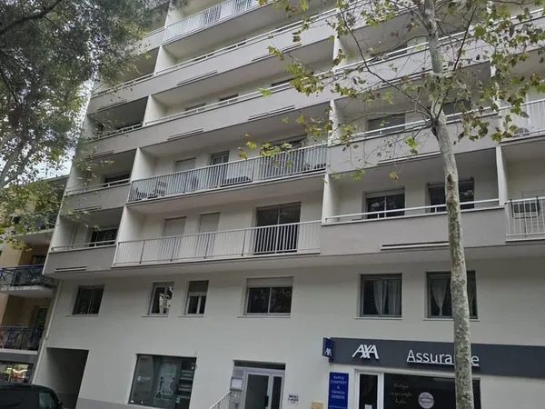 Appartement T2 de 53m² avec balcon et place de parking vue cathédrale