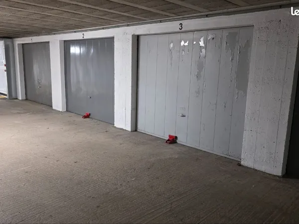 Garage proche centre dans Résidence privée