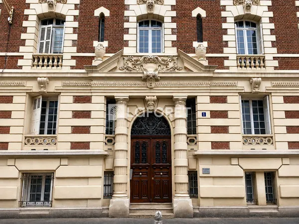Local commercial 4 pièces 127 m²